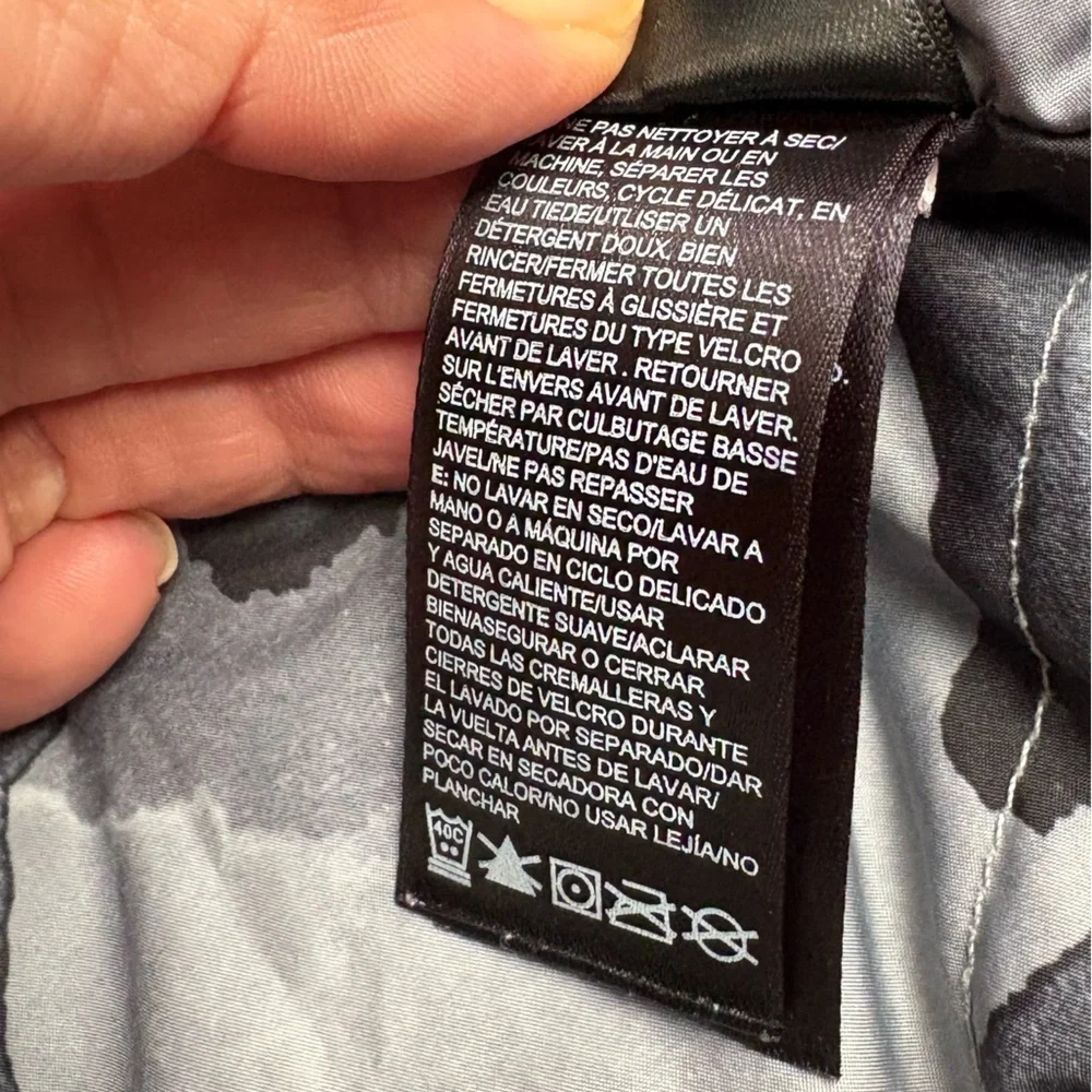 The North Face Men's Gray Camouflage Lined Jacket Coat size small.